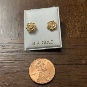14 karat gold flower stud earrings screw backs